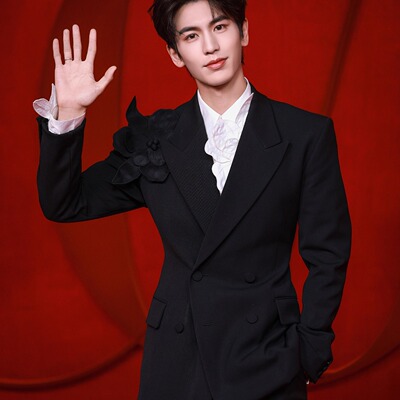 张凌赫同款男士双排扣收腰西装潮
