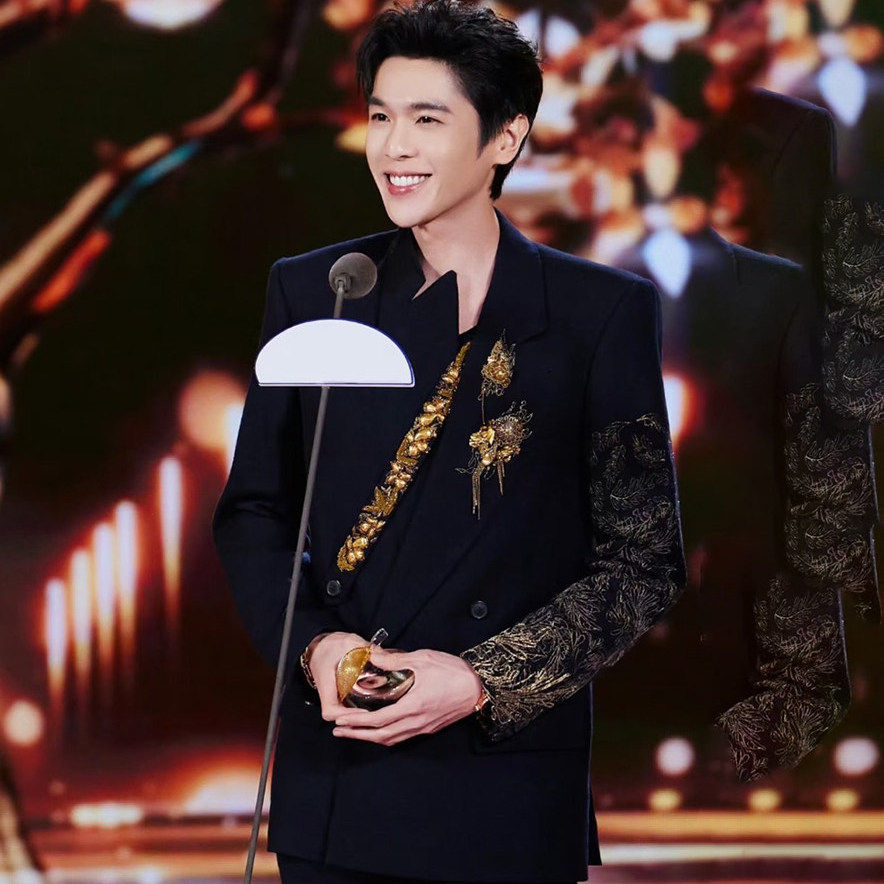 张若昀明星同款黑色重工艺刺绣新中式西服外套男商务正装气质西装,男装,商务正装西服,淘宝优惠券,粉丝福利购,淘宝优惠卷