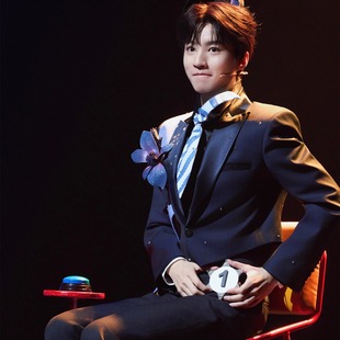 晚宴风外套 男痞帅高级感时尚 王俊凯明星同款 黑色舞台话剧表演西装