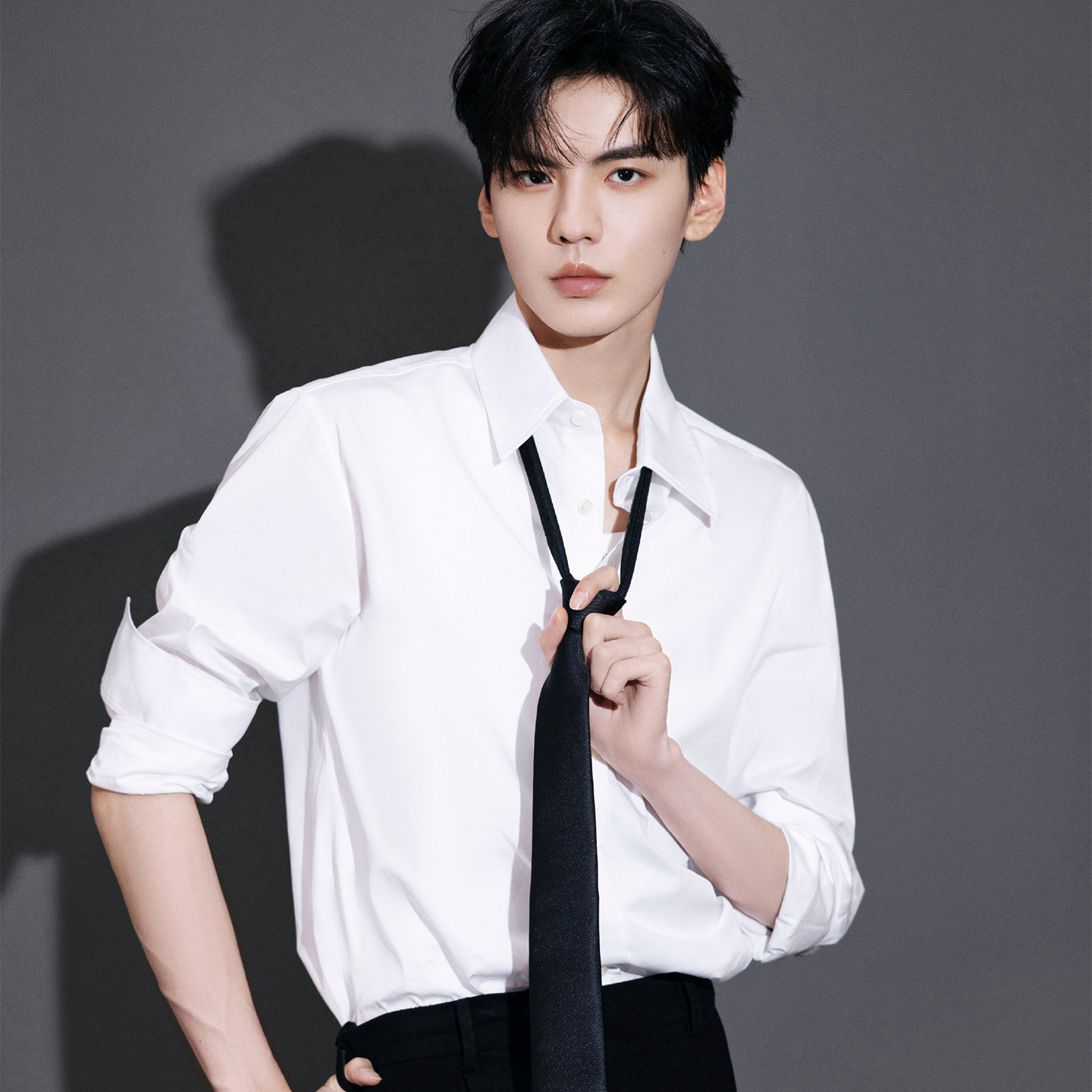 毕雯珺明星同款白色领证长袖衬衫男高级感团播痞帅翻领衬衣时尚潮,男装,衬衫,淘宝优惠券,粉丝福利购,淘宝优惠卷