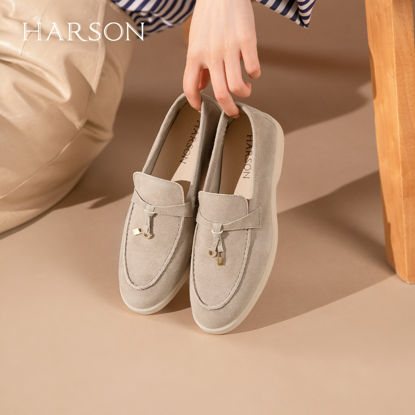 哈森精致锁扣乐福鞋女圆头平跟休闲百搭豆豆鞋2026新款HWS26