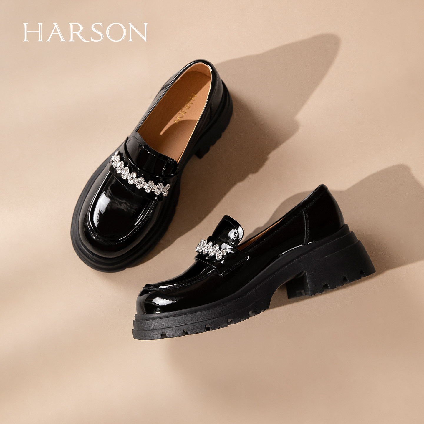 哈森2026新款亮面漆皮水钻厚底增高乐福鞋黑色皮鞋女鞋HS264117