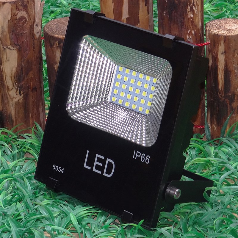 LED投光灯泛光灯防水广告路50W100W室外照明射灯新款5054贴片灯珠