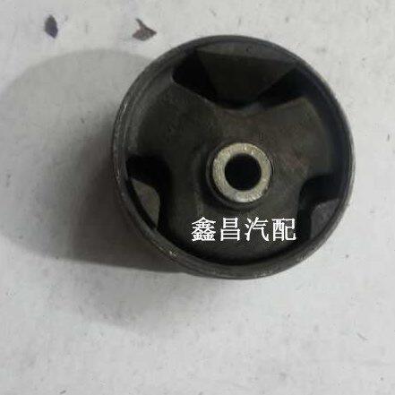 哈飞路宝后变速箱支架发动机后托架小机爪中间托架减震元宝梁胶套