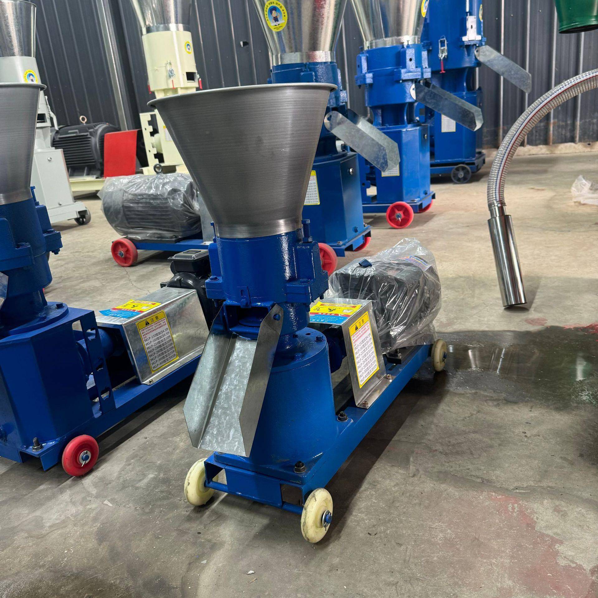 出口加纳小型220v家用养殖设备鸡鸭鹅牛羊猪鱼玉米秸秆制粒机