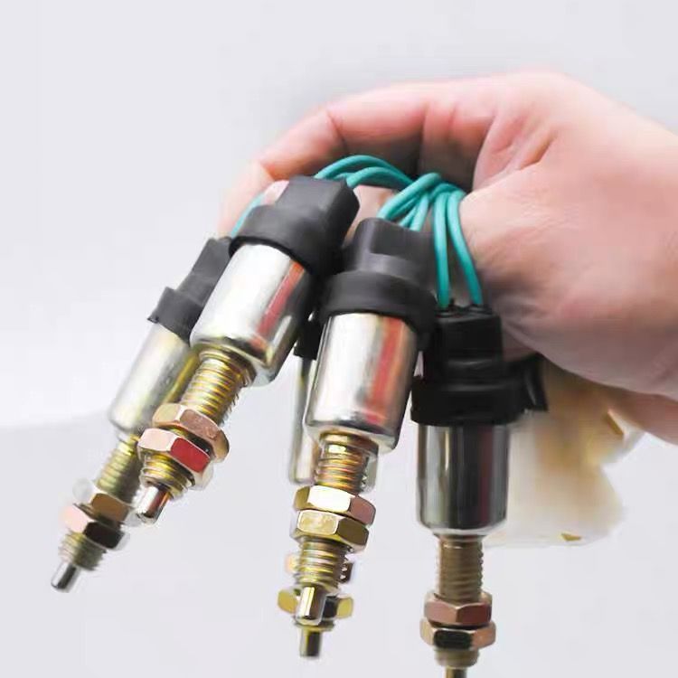 电动四轮车刹车断电开关脚刹三轮车配件粗牙细牙线刹车灯开关通用