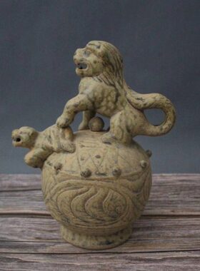 宋越窑雕刻花纹狮子倒灌茶壶 民间老货收藏 仿古瓷器摆件古董古玩