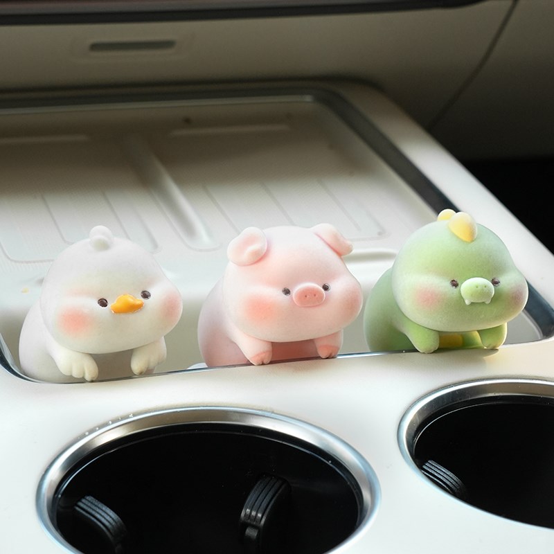 植绒汽车饰品中控屏趴趴摆件汽车显示车内装饰工位桌面电脑小挂件