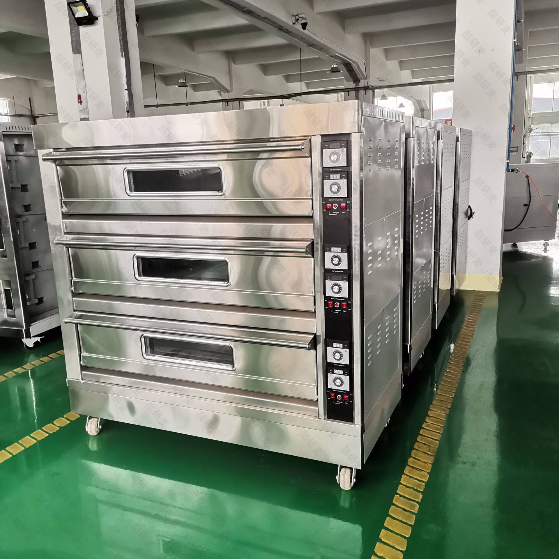 研麦三层烤箱 六盘九盘电热/燃气烘烤箱 商用面包胚戚风烤炉