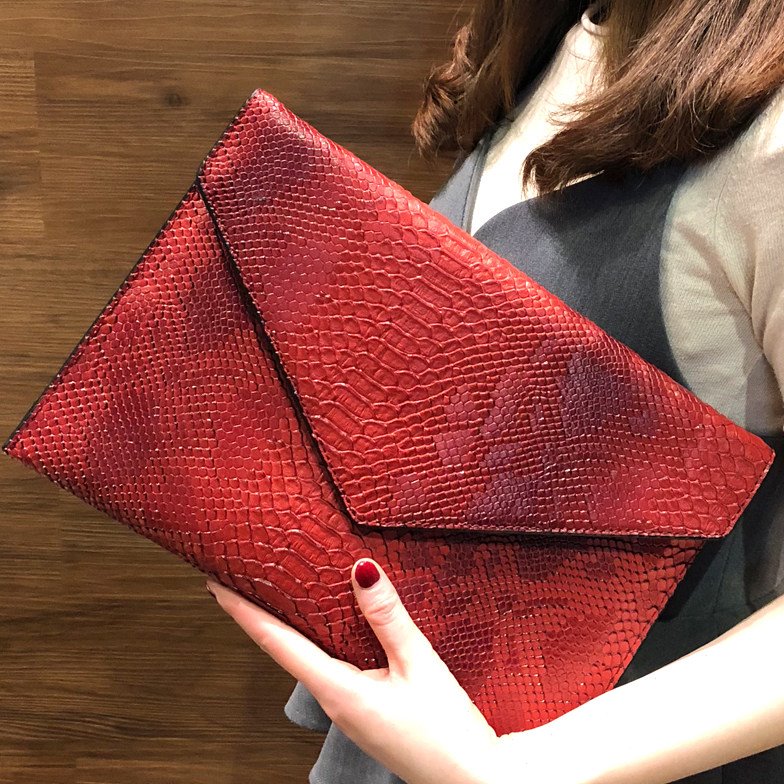 手拿包女2024新款欧美蛇纹大容量信封包时尚斜跨手包简约链条包潮
