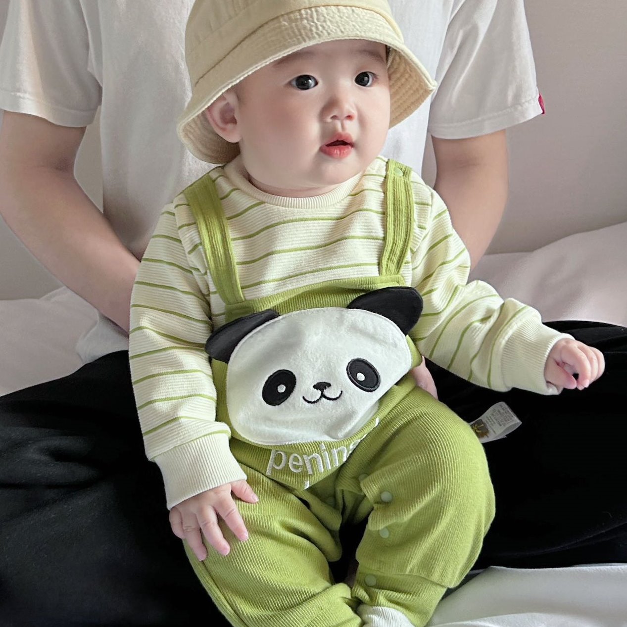 2024春装新款婴儿熊猫背带假两件连体衣新生儿宝宝可爱爬服外出服