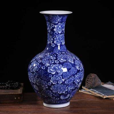 景德镇手绘汾水蓝底梅花赏瓶陶瓷新中式客厅家居工艺品博古架摆件