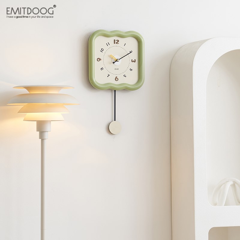 EOG免打孔奶油风挂钟客厅家用简约大气Q钟表餐厅复古时钟
