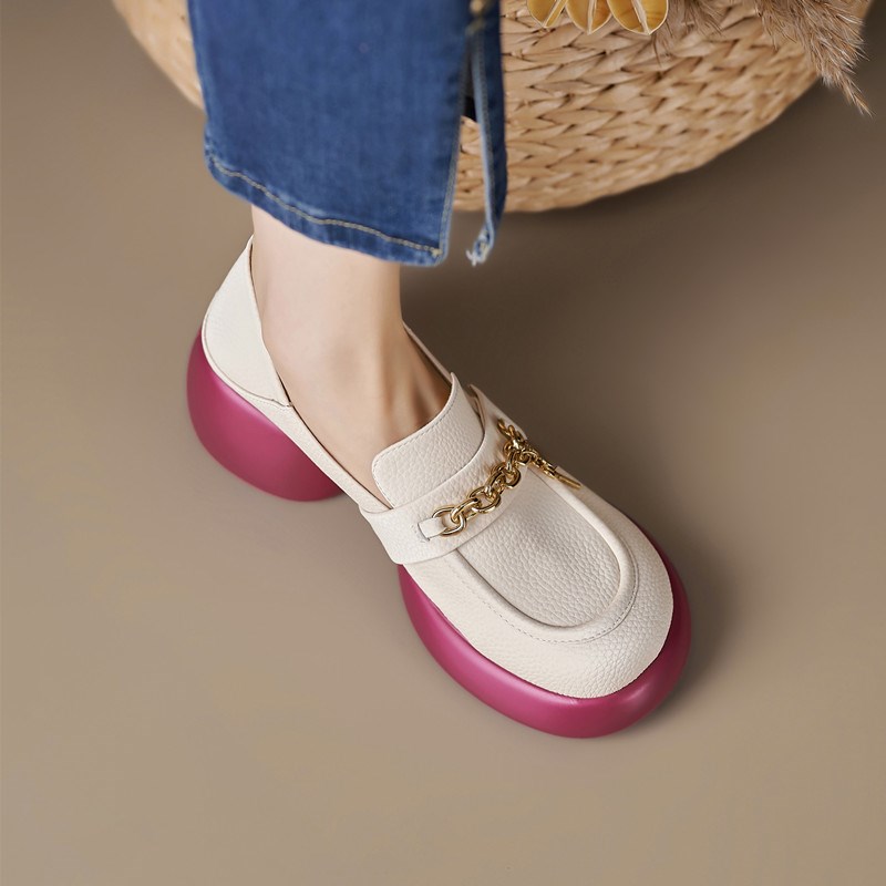 2023春秋新款厚底拼色u链条小皮鞋女粗跟松糕底米白色懒人单鞋