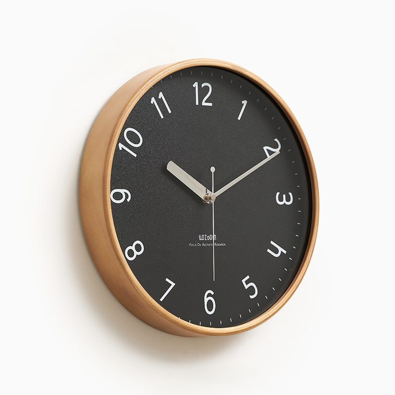 Mandelfda免打孔钟表挂钟客厅时尚2023新款现代简约原木风时钟挂
