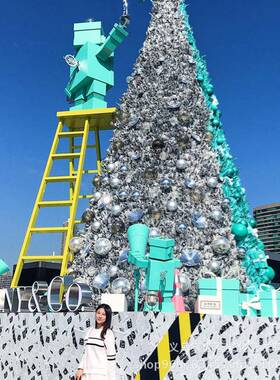 大连圣诞树制作商场元旦策划40米大型梦幻蓝色城堡发光