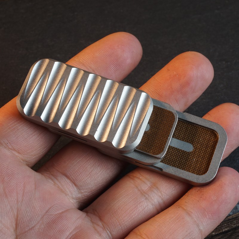 阿特鲁瓜子不锈钢三层机械磁力段落推牌啪啪币解压神器减压玩具