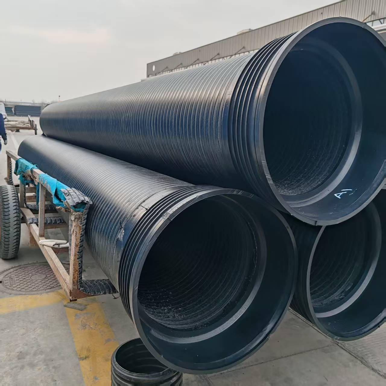 HDPE高密度聚乙烯中空壁缠绕管增强耐压耐腐蚀黑色地埋排水排污管