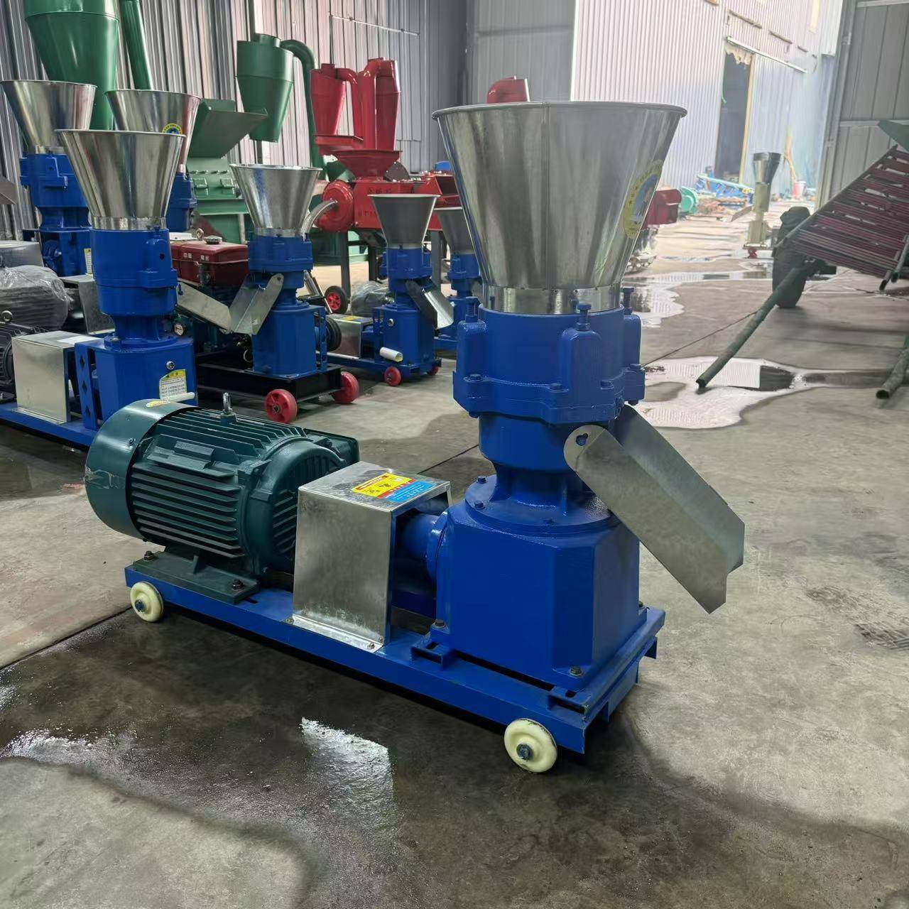 出口加纳新型压轮转饲料颗粒机家用牛羊鸡鸭养殖干湿造粒设备