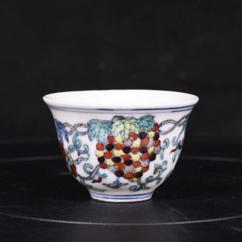 大明成化年制姹紫姹紫葡萄纹酒杯茶杯