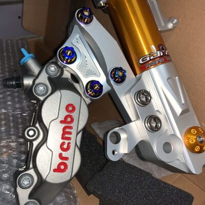 可用于改装前减震NVX AEROX NMAX前碟改对四-螃蟹 卡钳座 转接码