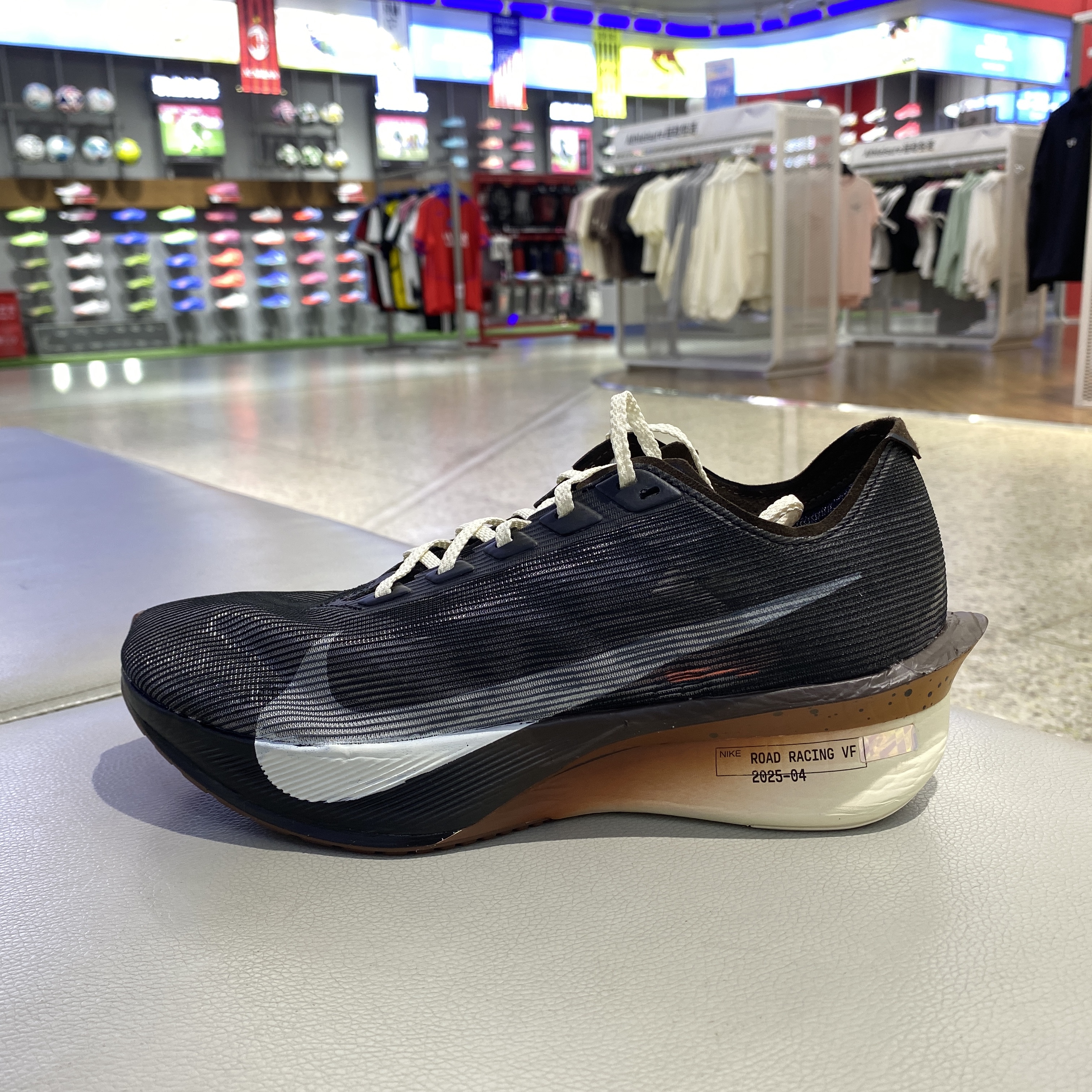 正品耐克NIKE男款跑步鞋