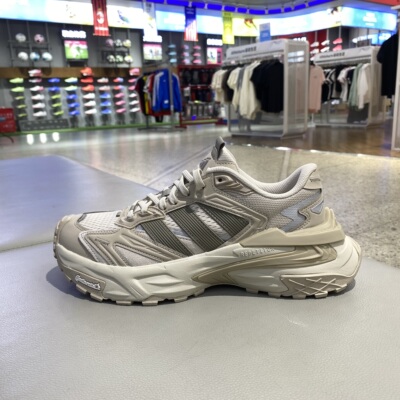 阿迪达斯女款舒适训练跑步鞋