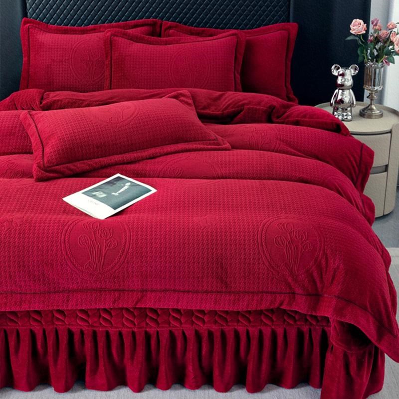 高级感雕花牛奶绒酒红色冬季四件套E结婚被套珊瑚法兰毛绒床盖床