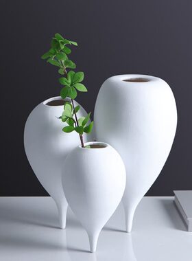 现代简约白色树脂水滴三条腿花器三足花瓶客厅售楼处轻奢软装摆件