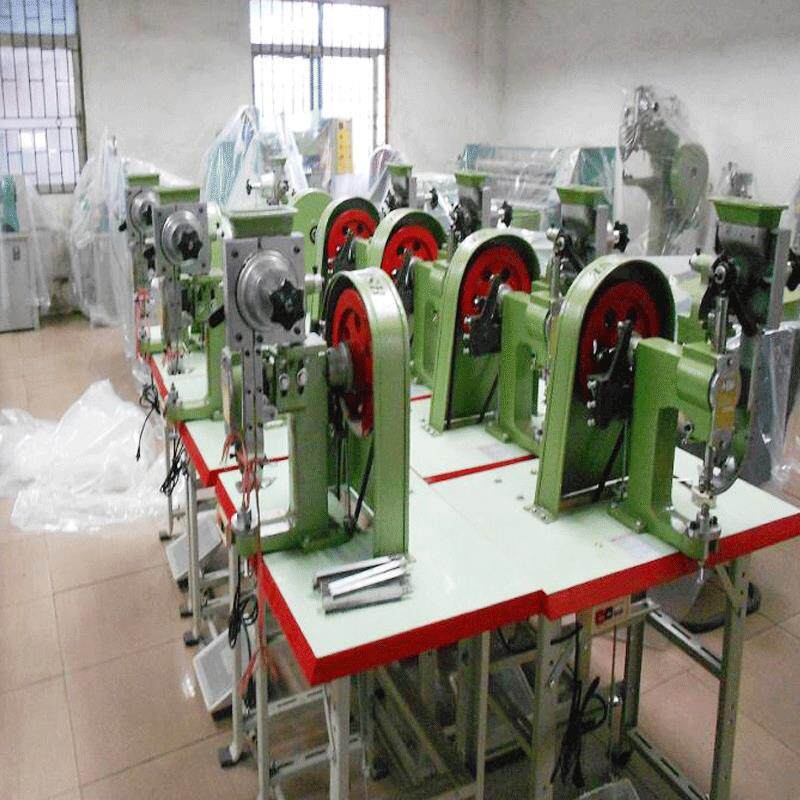 专业厂家生产服装吊牌鸡眼机半自动鸡眼机小型半自动文具鸡眼打扣