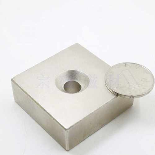 强力磁铁F50X50X10/20mm 钕铁硼广告灯箱磁石 正方形带孔灯饰强磁