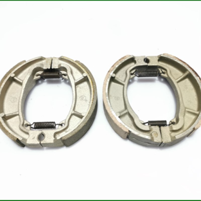 超金钢QJ125-18A/卧龙QJ15y0-28/25/23前刹车块后制动蹄块刹车皮