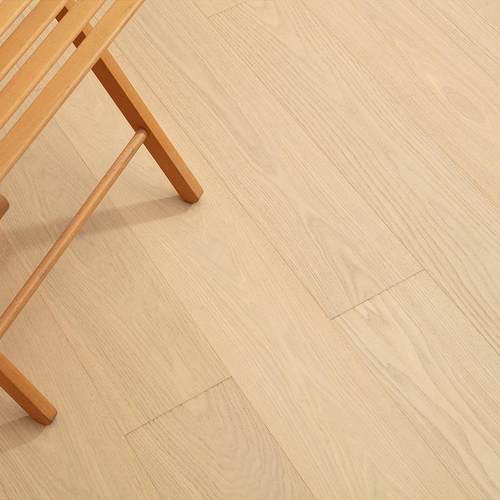 奶油色实木多层复合木地板锁扣原木风木地板家用安装抗污耐磨