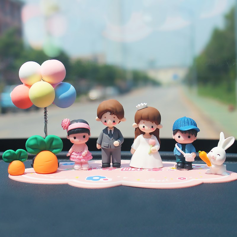 网红车内摆件车载情侣可爱高级感车上装饰品中控台车饰汽车内饰女