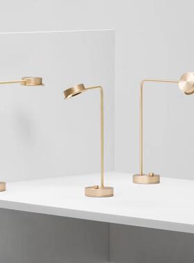 北欧设计师客厅台灯创意旋转书房护眼阅读灯简约卧室装饰LED灯具