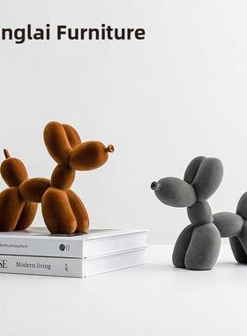 轻豪华和高端蜂群气球狗饰品旁边的电视柜壁龛儿童房书架装饰品