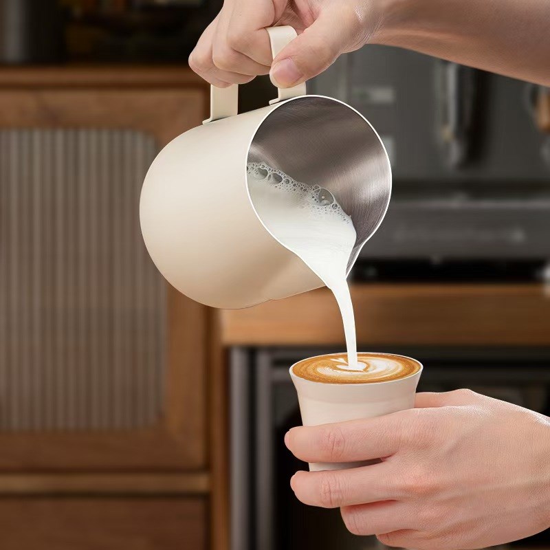 不锈钢拉花杯拉花缸600ml白色带刻度量杯咖啡打奶泡杯加厚尖嘴