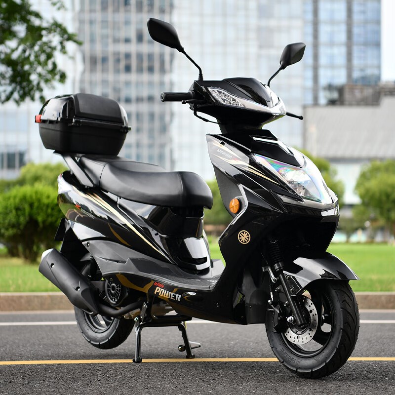 宇雨钻125踏板摩托车超级鹰迅鹰燃油代步国四电喷可上牌整车尾箱