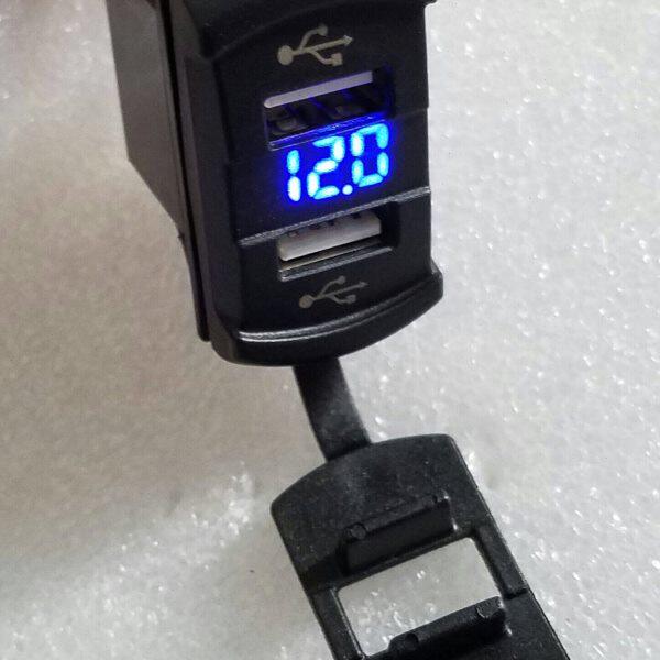 4.2A车载充电器汽车双USB车充防水改装USB插座电压表12-24V转5V