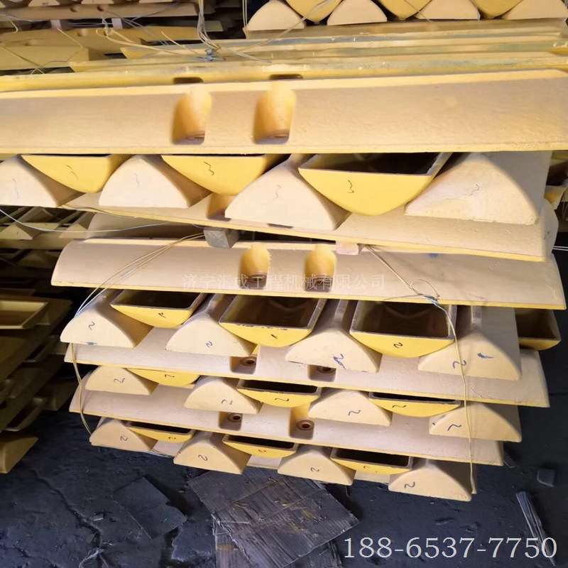 山推推土机链板多少钱一块，SD16/SD22/SD23/SD32推土机履带板