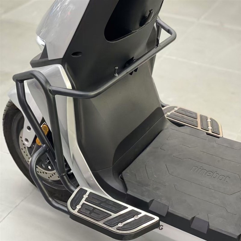 适用九号M80C+/M85C+/M95C/M95C+保险杠前护杠加宽脚踏加粗配件