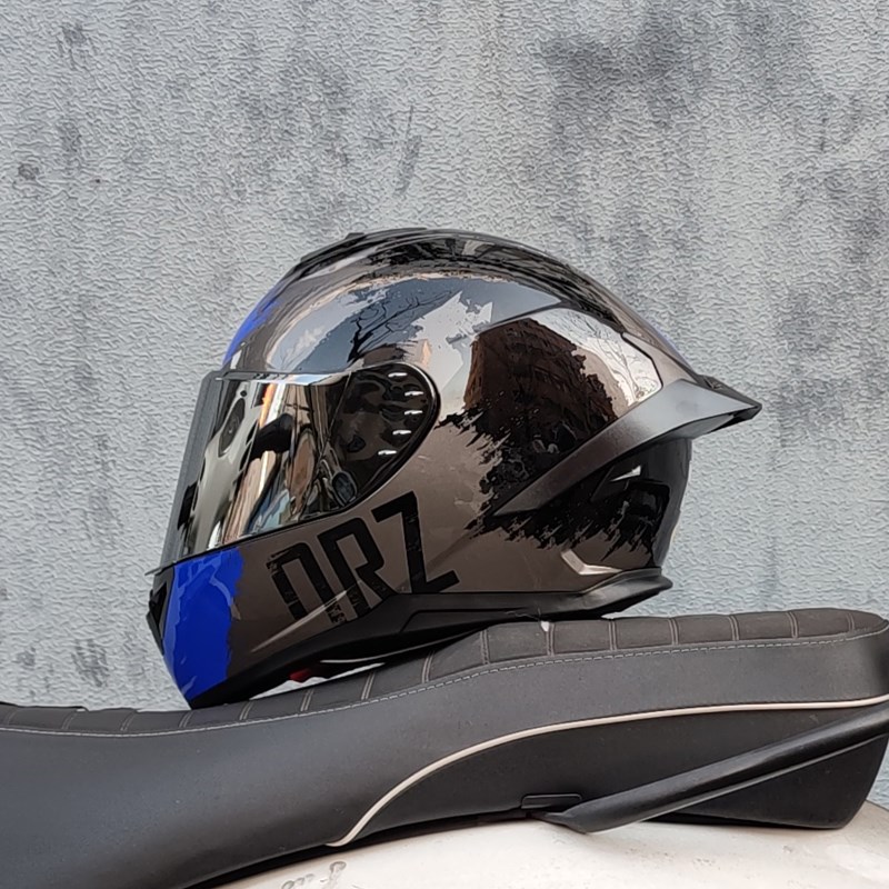 ORZ摩托车全盔男女个性四季赛车大尾翼情侣蓝牙跑盔新3C认证头盔