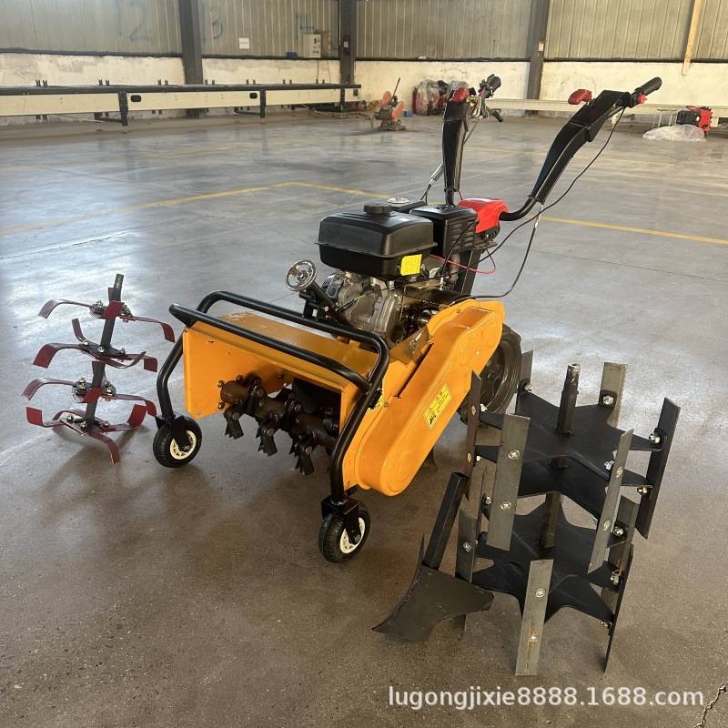 新款多功能除草碎草一体机 小型家用四驱旋耕机 乘坐式果园碎草机