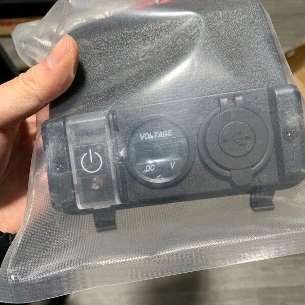 vespa GTS 300/6日原厂肺片 改装 USB 充电口 充电器 新老款可用