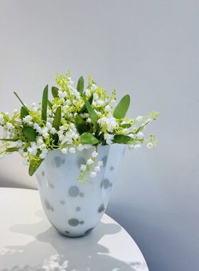 磨砂白色圆点白菜花瓶白底黑点高20口9.5-20cm