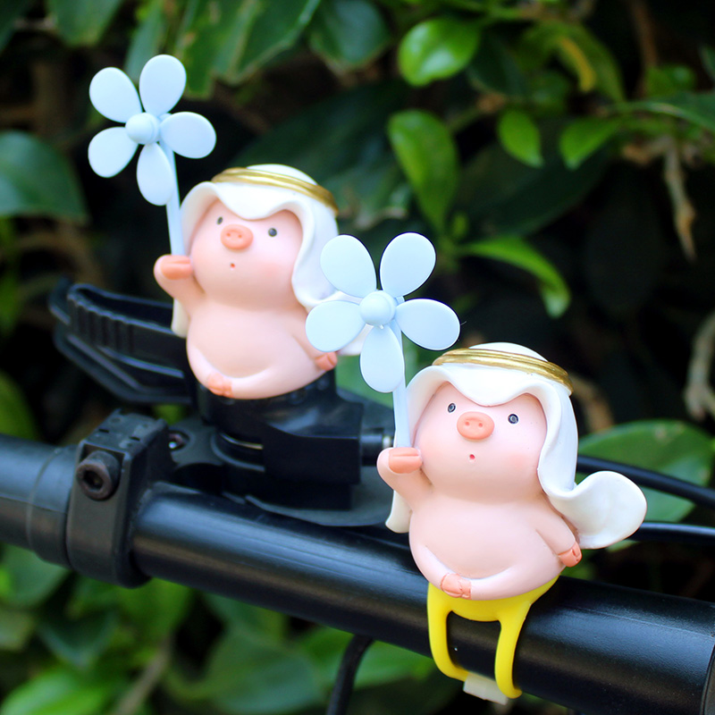 可爱王子小猪风车竹蜻蜓电瓶自行汽车载电动摩托装饰品送闺蜜礼物