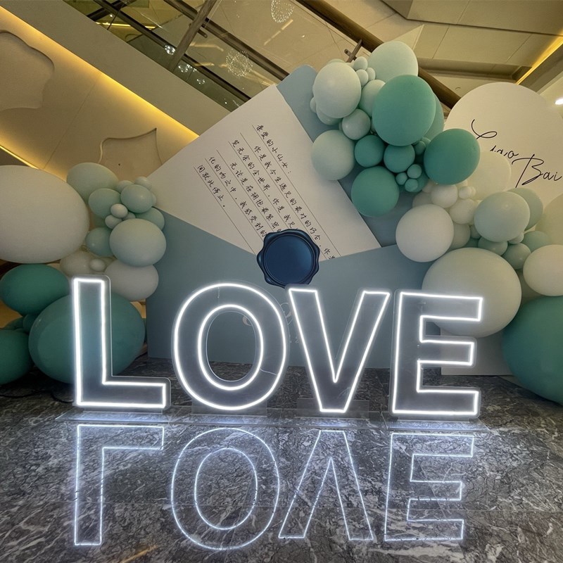 520发光LOVE字母LED霓虹灯