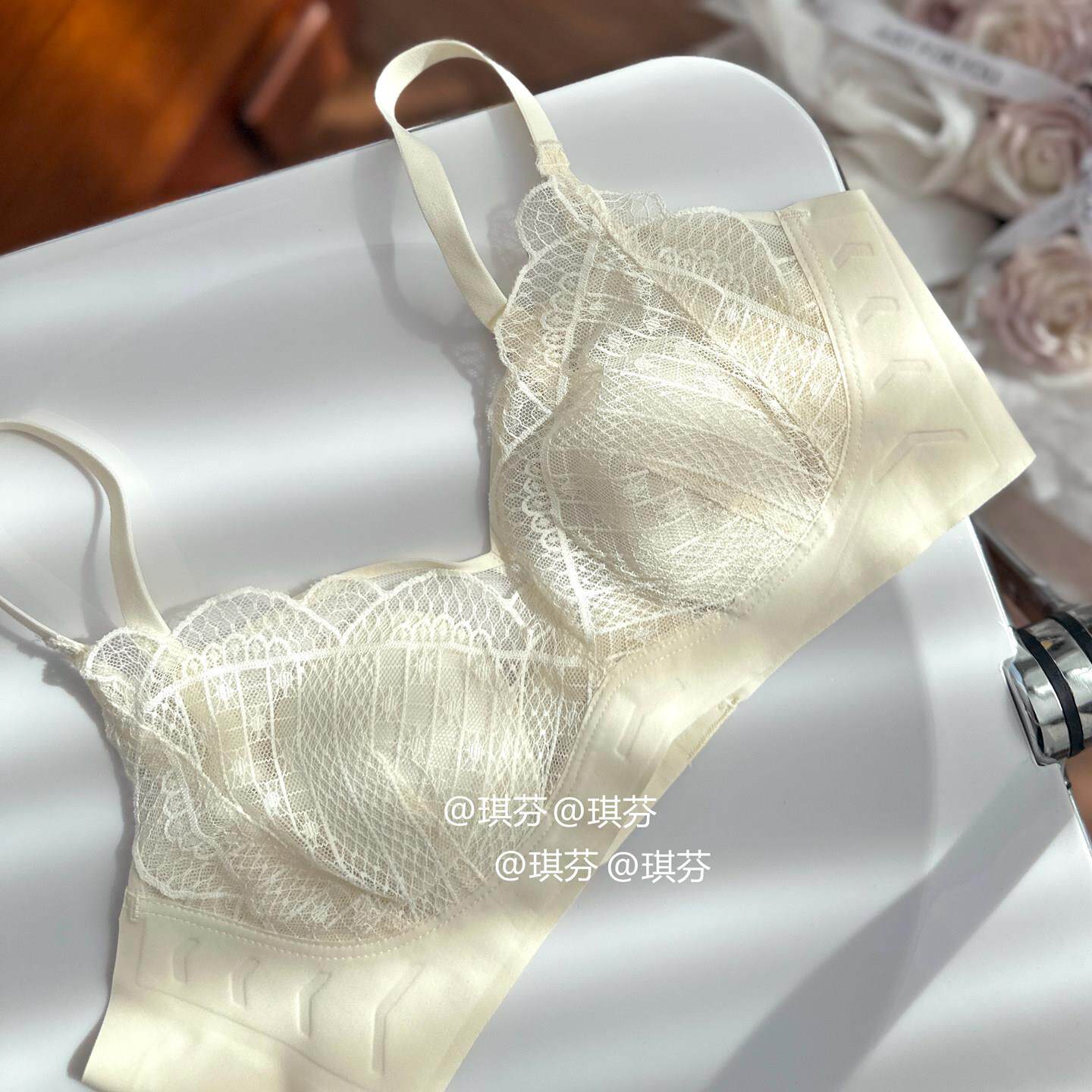 “一朵云”法式纯欲蕾丝超薄兔耳杯内衣女大胸显小显瘦透气文胸罩