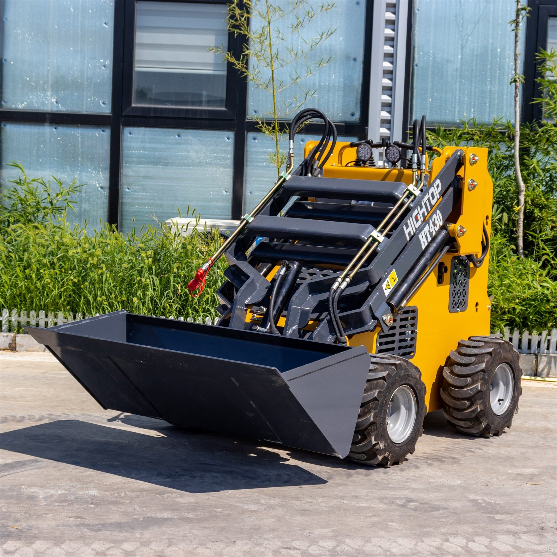 工厂供应轮式履带式小型装载机 HT380型迷你型滑移机  站立式滑移