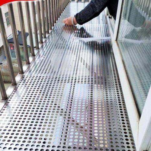 304防盗窗不锈钢垫板阳台防漏网窗台防护栏防坠落花架洞洞板定制